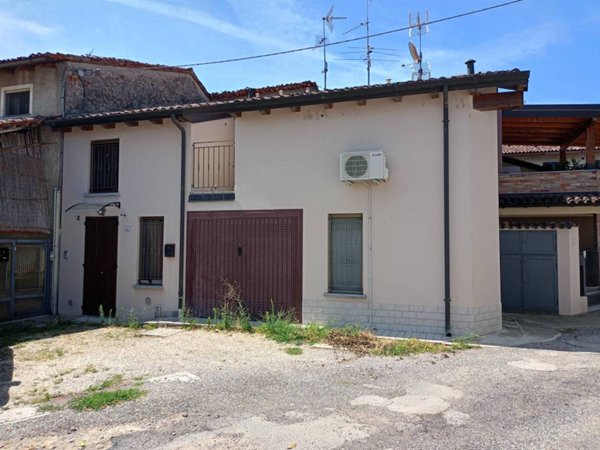 casa indipendente in vendita a Castelleone