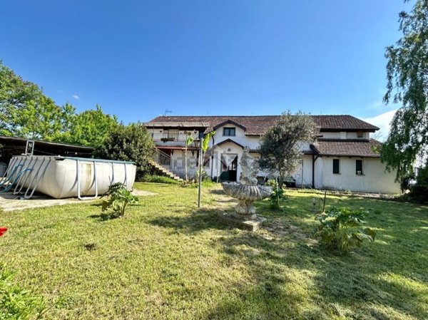 casa indipendente in vendita a Castelleone in zona Pradazzo