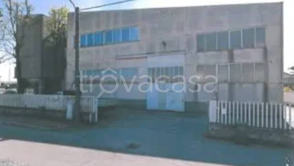 locale commerciale in vendita a Castelleone
