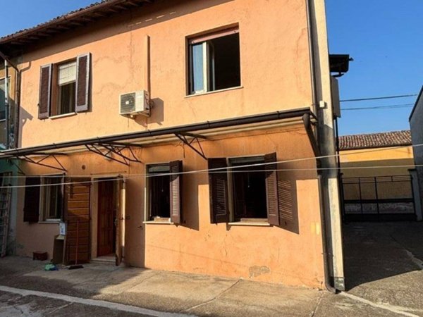 casa indipendente in vendita a Castelleone