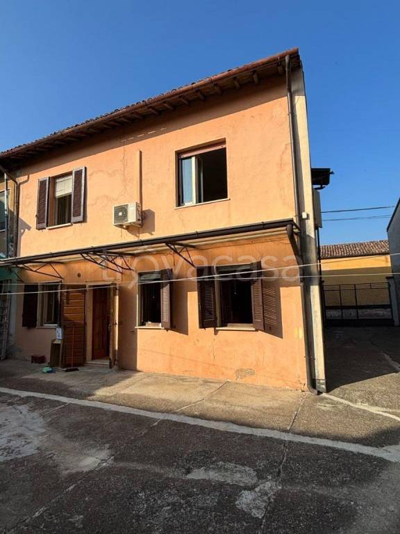 casa indipendente in vendita a Castelleone