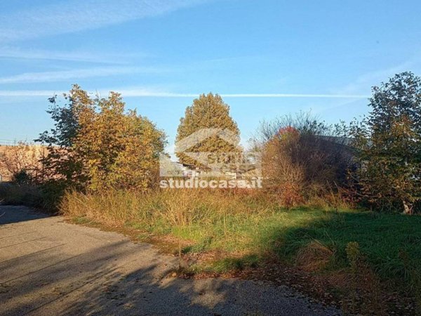 terreno edificabile in vendita a Castelleone