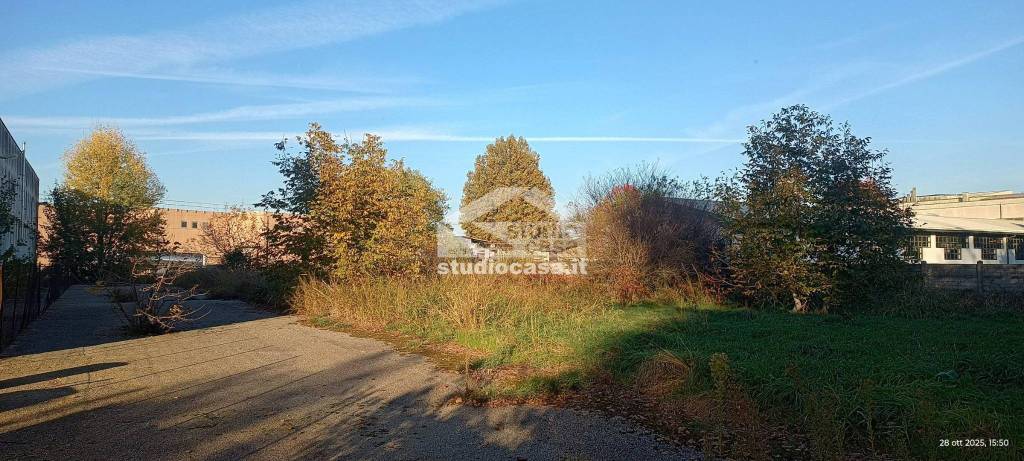 terreno edificabile in vendita a Castelleone
