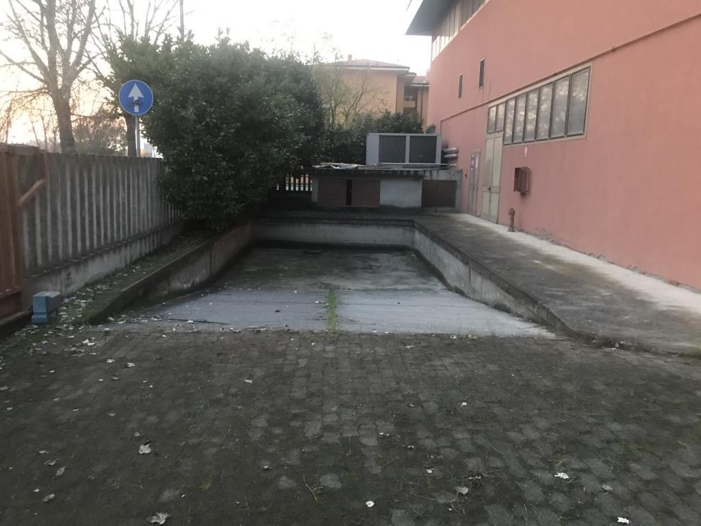 locale commerciale in vendita a Castelleone