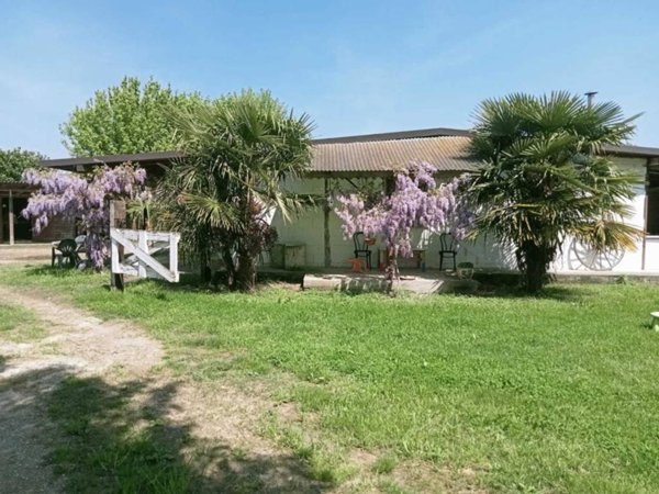 locale commerciale in vendita a Castelleone