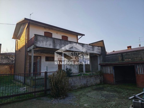 casa indipendente in vendita a Castelleone