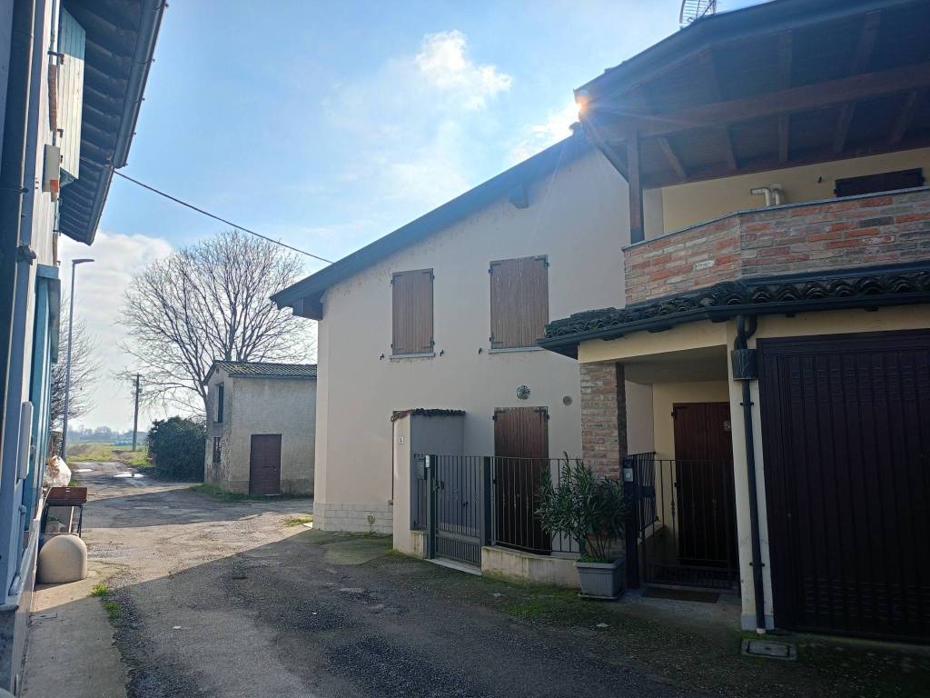 casa indipendente in vendita a Castelleone