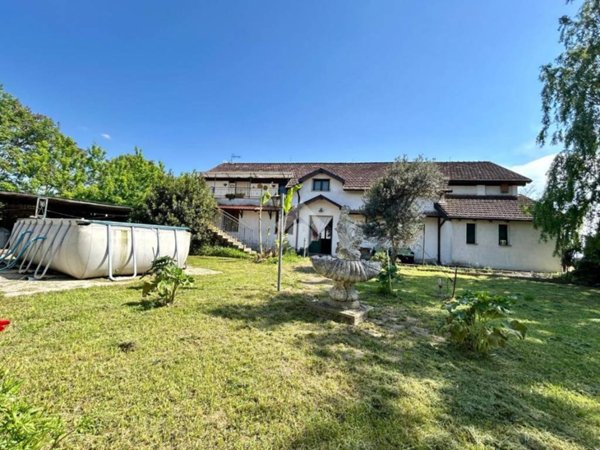 casa indipendente in vendita a Castelleone in zona Pradazzo