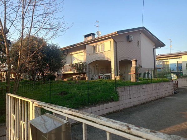 casa indipendente in vendita a Castelleone