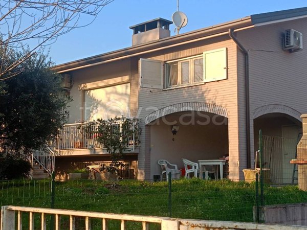 casa indipendente in vendita a Castelleone