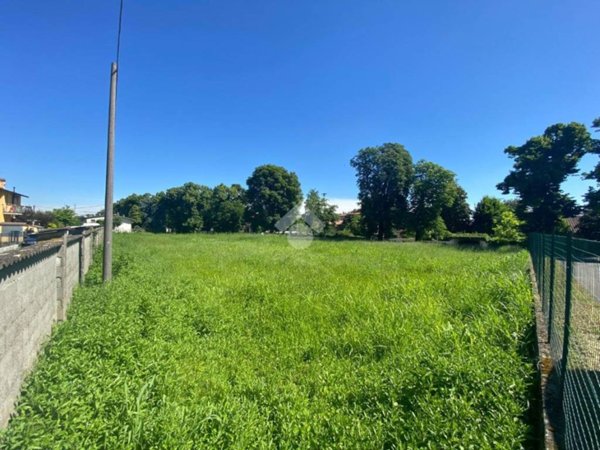 negozio in vendita a Castelleone