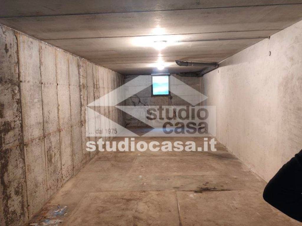 locale commerciale in vendita a Castelleone