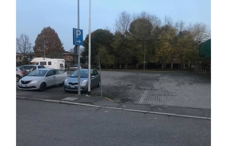 locale commerciale in vendita a Castelleone