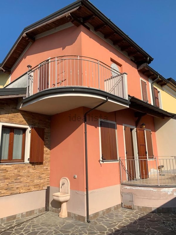 casa indipendente in vendita a Castelleone