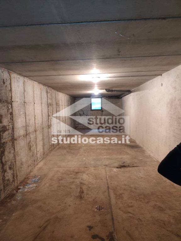 locale commerciale in vendita a Castelleone