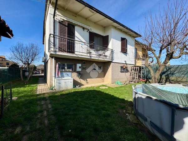 casa indipendente in vendita a Castelleone in zona Pellegra