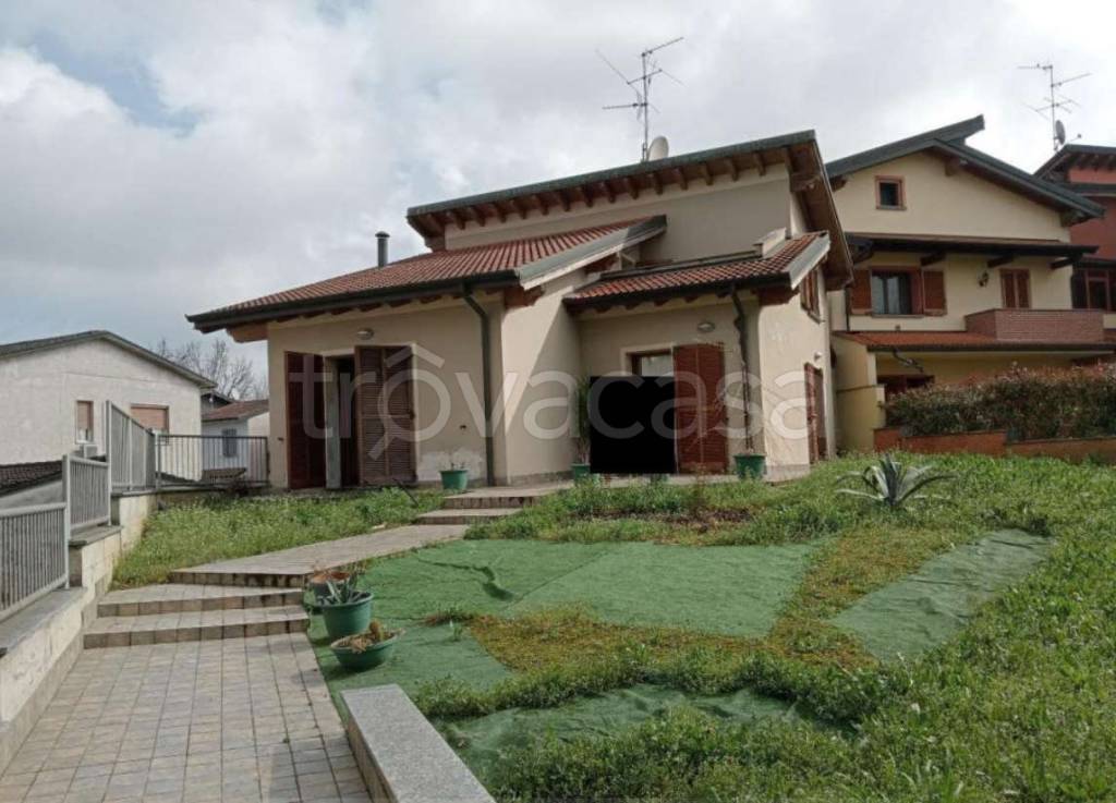 casa indipendente in vendita a Castelleone in zona Cortellona