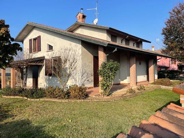 casa indipendente in vendita a Castelleone