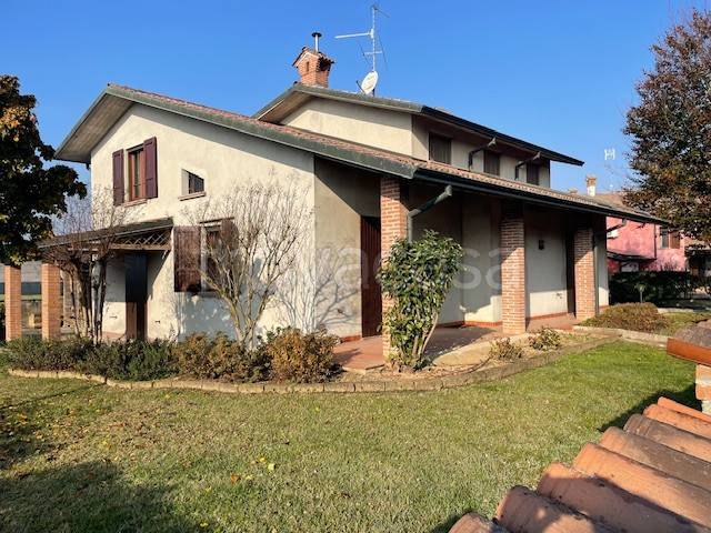 casa indipendente in vendita a Castelleone
