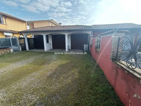 appartamento in vendita a Castelleone in zona Cortellona