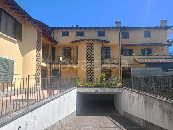 appartamento in vendita a Castelleone in zona Corte Madama