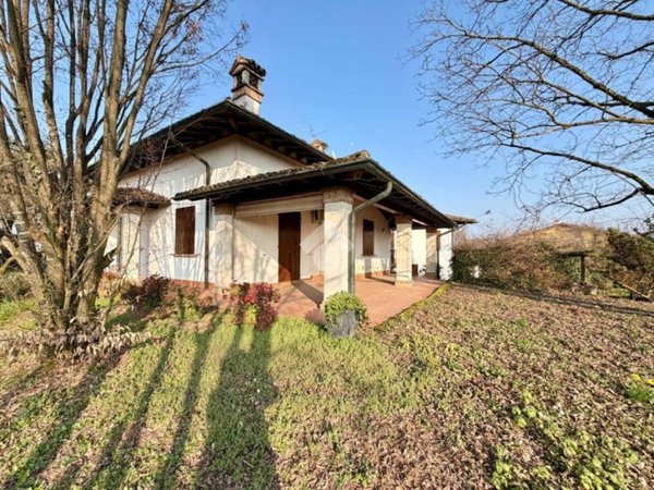 casa indipendente in vendita a Castelleone in zona Cortellona
