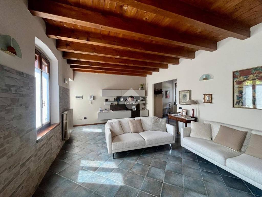 casa indipendente in vendita a Castelleone in zona Corte Madama