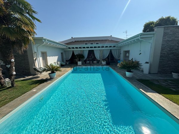 casa indipendente in vendita a Castelleone in zona Cortellona