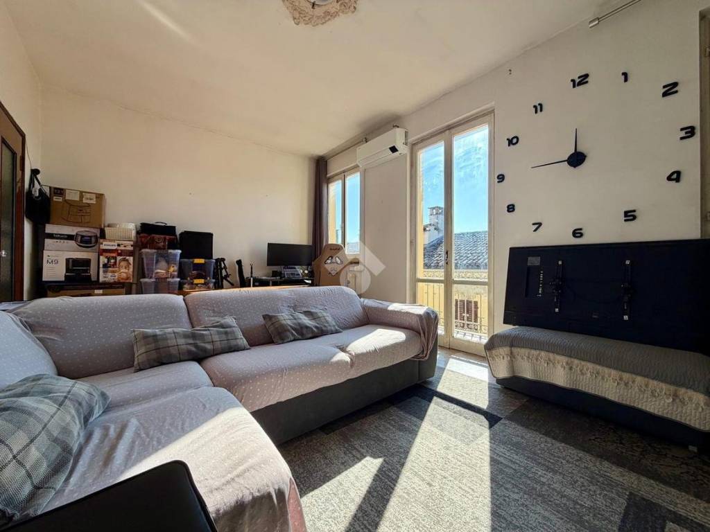 appartamento in vendita a Castelleone in zona Cortellona