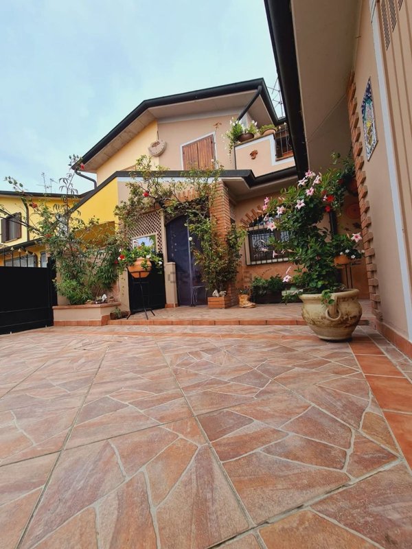 casa indipendente in vendita a Castelleone in zona San Latino