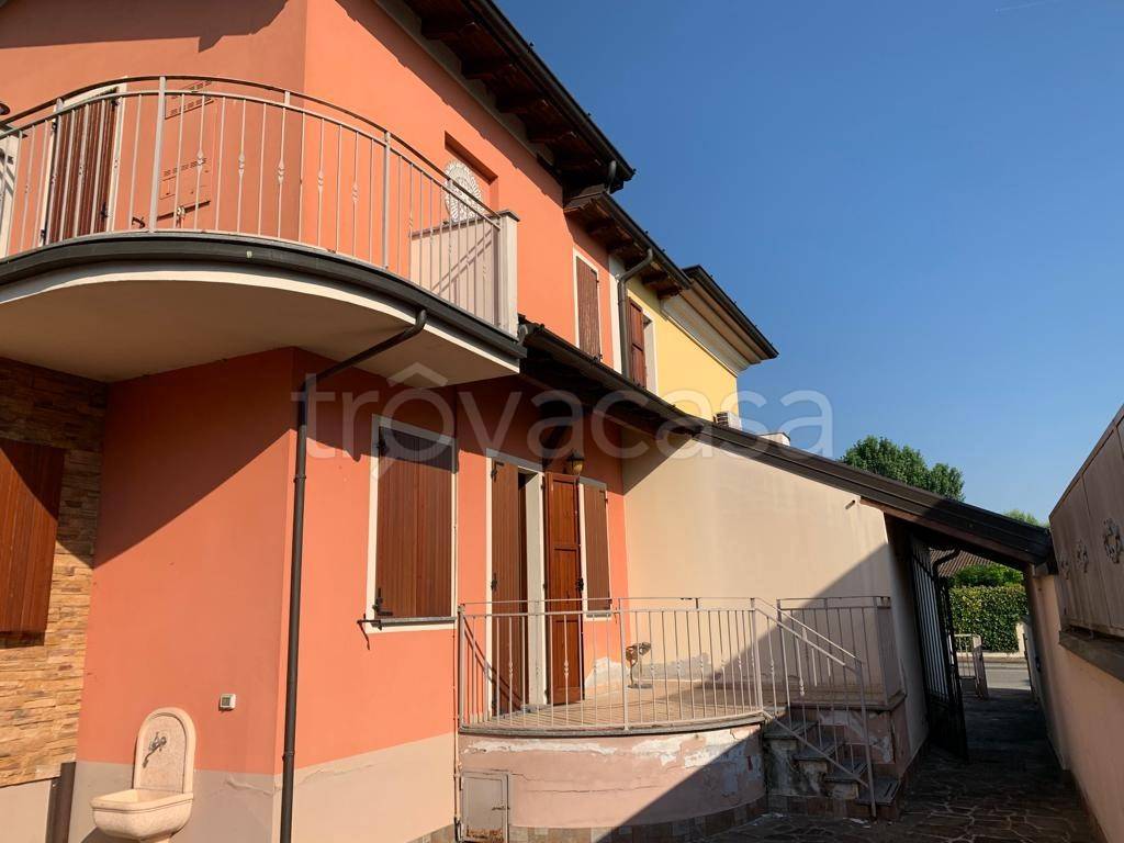 casa indipendente in vendita a Castelleone