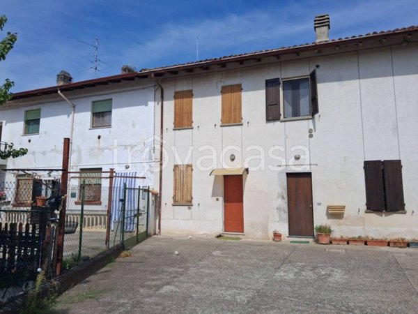 casa indipendente in vendita a Castelleone in zona Le Valli