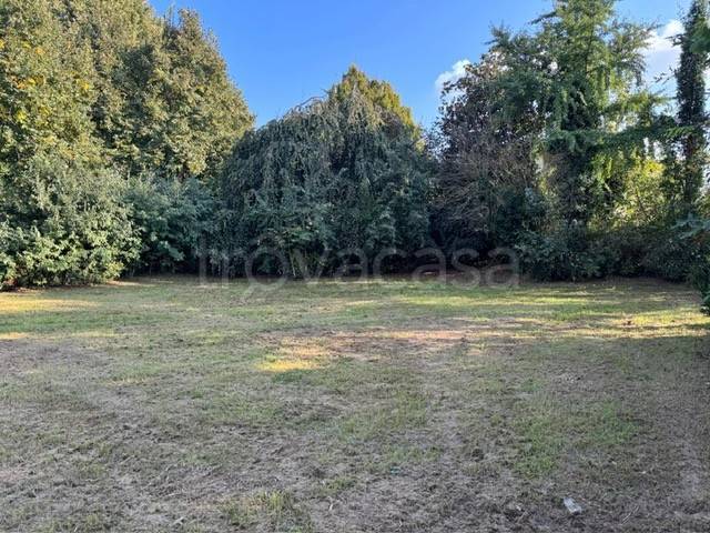 terreno edificabile in vendita a Castelverde