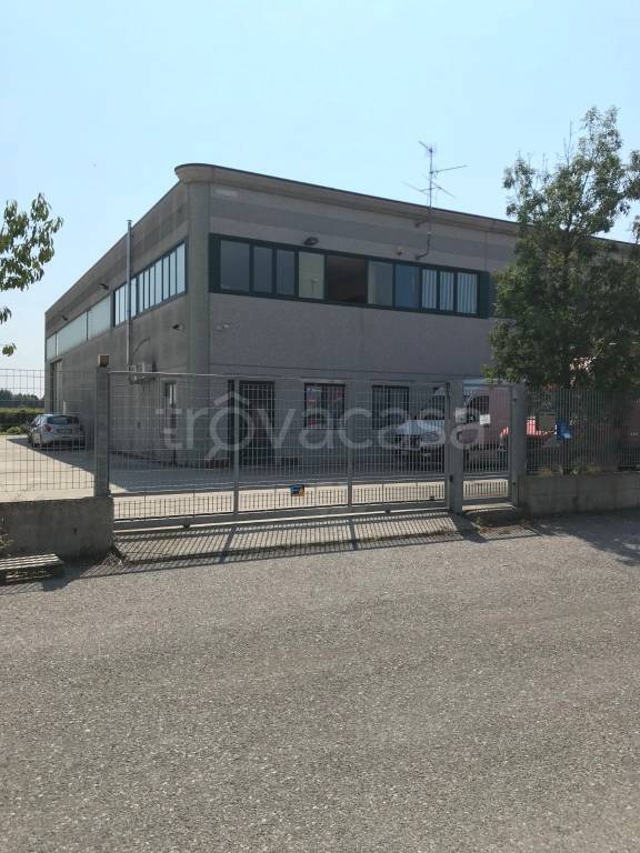 locale commerciale in vendita a Castelverde