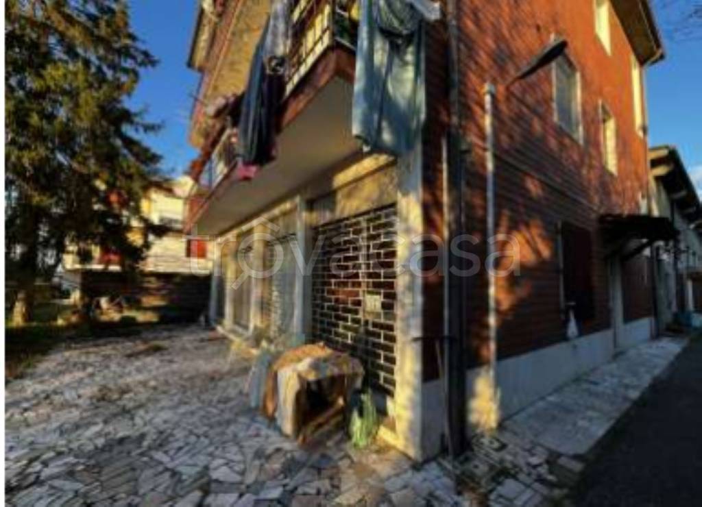 negozio in vendita a Castelverde