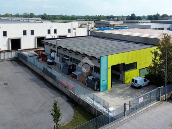 locale commerciale in vendita a Castelverde