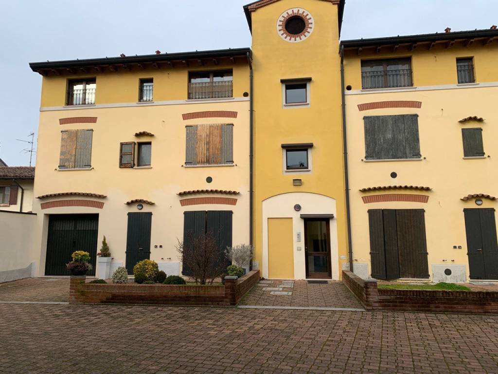 appartamento in vendita a Castelverde in zona San Martino in Beliseto