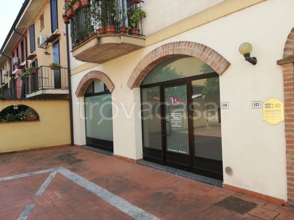 negozio in vendita a Castelverde in zona Costa Sant'Abramo