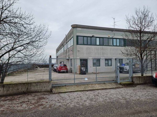 locale commerciale in vendita a Castelverde