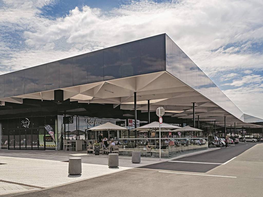 negozio in vendita a Castelverde