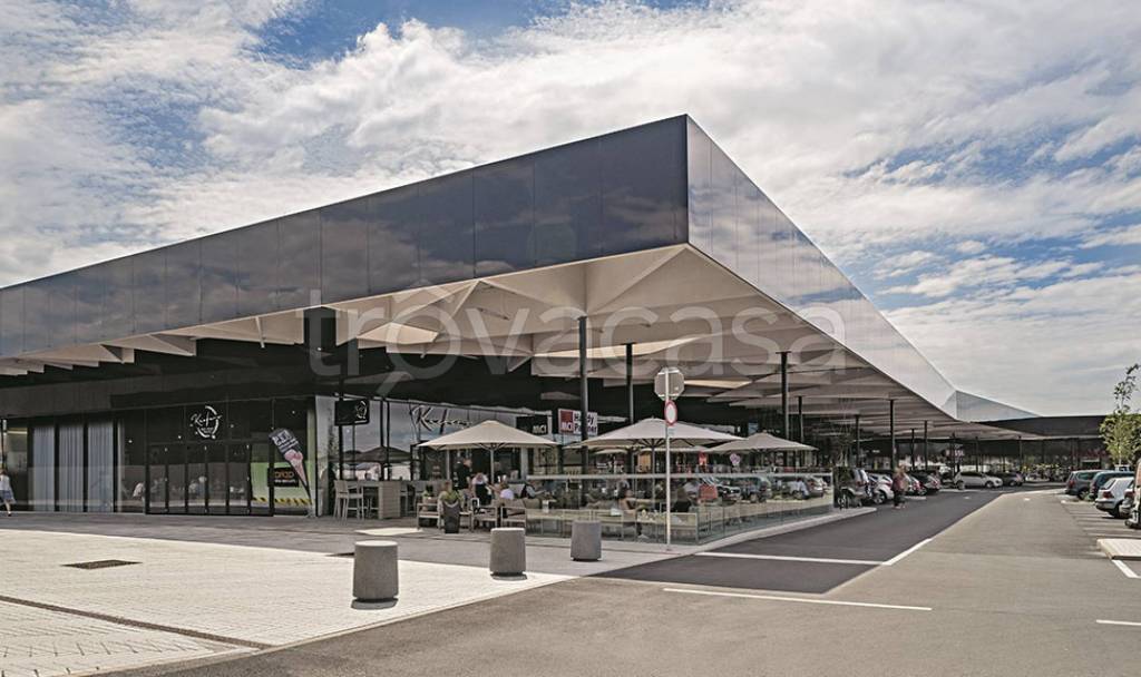 negozio in vendita a Castelverde