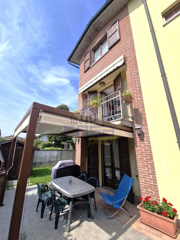 casa indipendente in vendita a Castelverde in zona Livrasco-Ossalengo