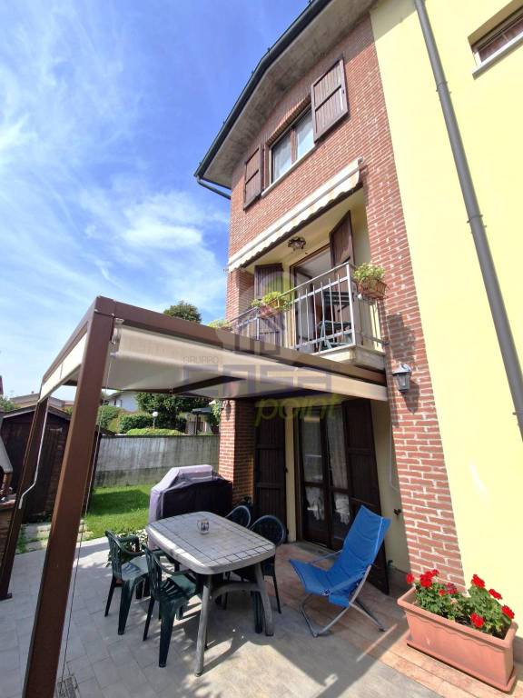 casa indipendente in vendita a Castelverde in zona Livrasco-Ossalengo