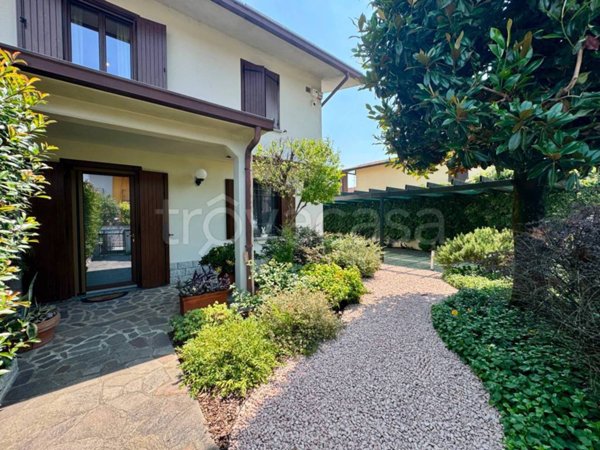 casa indipendente in vendita a Castelverde in zona Livrasco-Ossalengo