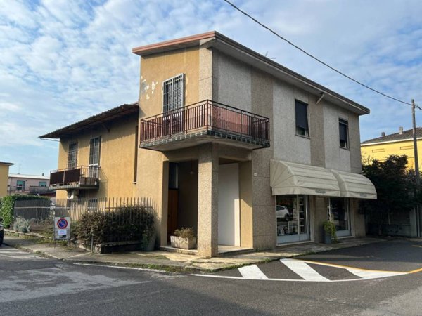 casa indipendente in vendita a Castelverde in zona Livrasco-Ossalengo