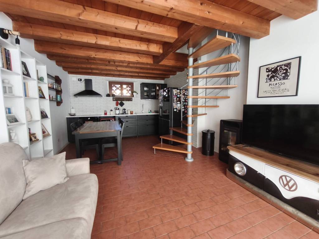 casa indipendente in vendita a Castelverde in zona Livrasco-Ossalengo