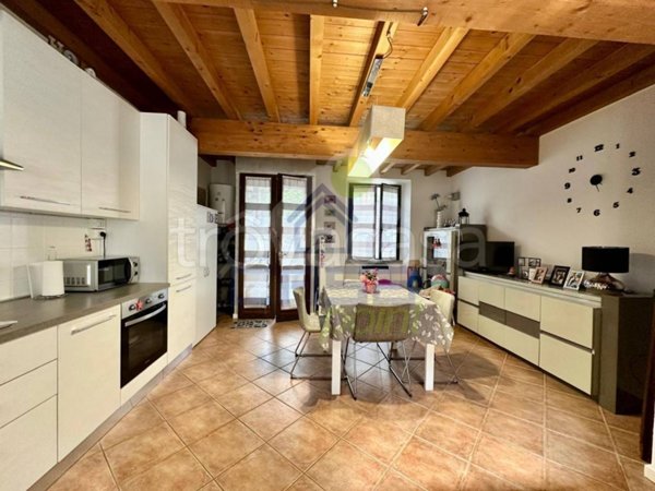 appartamento in vendita a Castelvisconti in zona Campagna