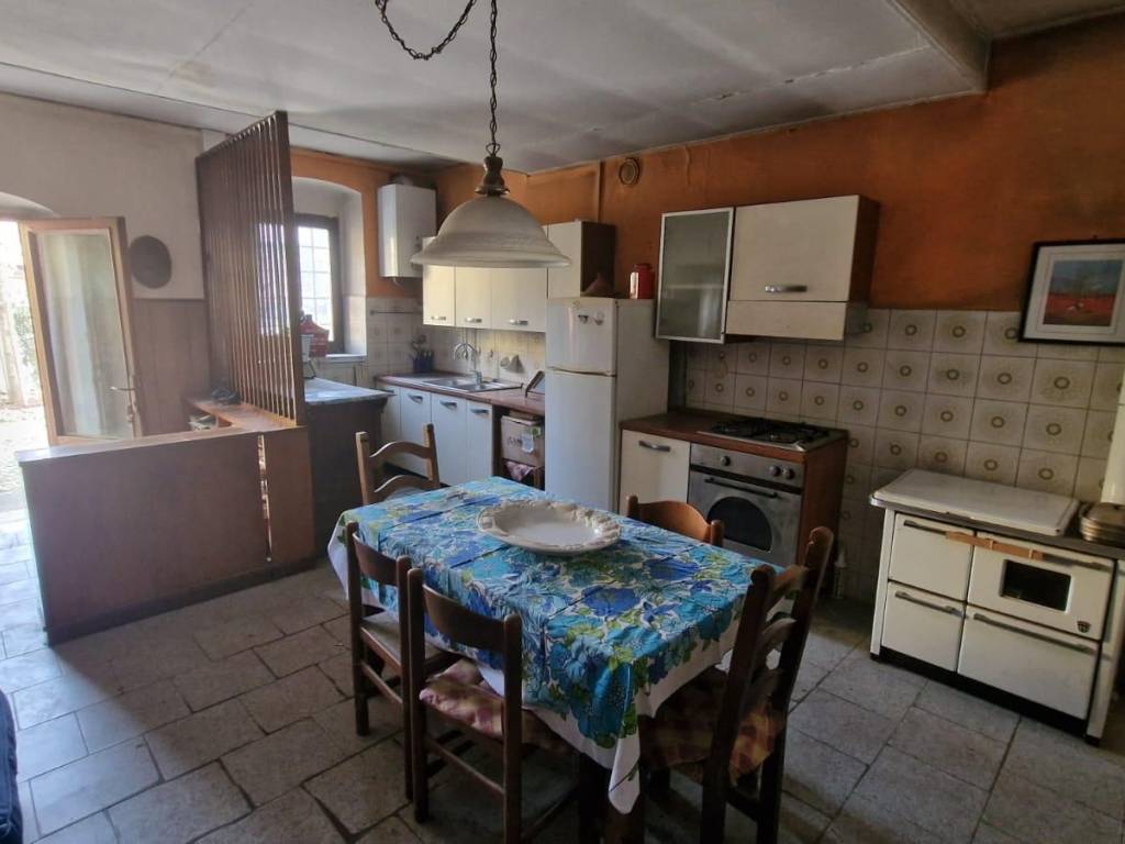 casa indipendente in vendita a Castelvisconti