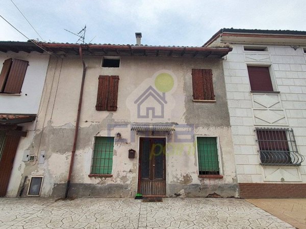 casa indipendente in vendita a Cella Dati