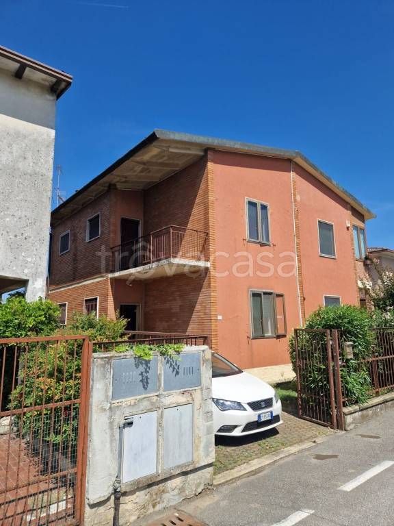 casa indipendente in vendita a Cella Dati